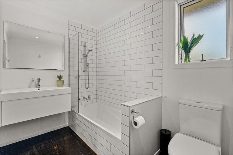 Photo of property in 15a Queen Road, Bellevue, Tauranga, 3110