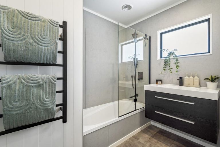 Photo of property in 8 Poaka Place, Beach Haven, Auckland, 0626