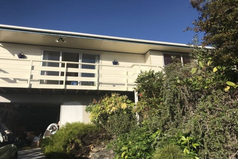 Photo of property in 32 Whitechapel Grove, Stokes Valley, Lower Hutt, 5019