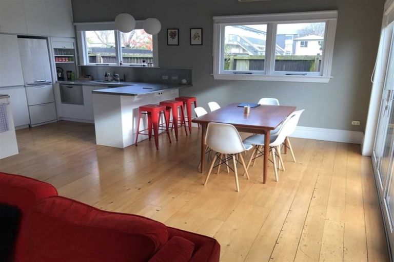 Photo of property in 913 Colombo Street, Christchurch Central, Christchurch, 8013