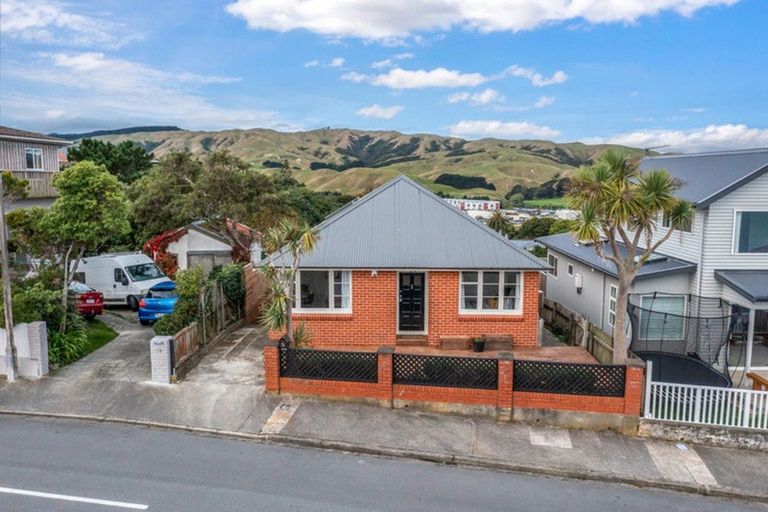 Photo of property in 56 Motuhara Road, Plimmerton, Porirua, 5026