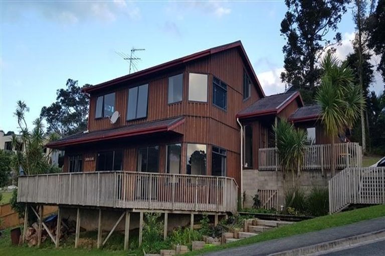 Photo of property in 103 Island Bay Road, Beach Haven, Auckland, 0626