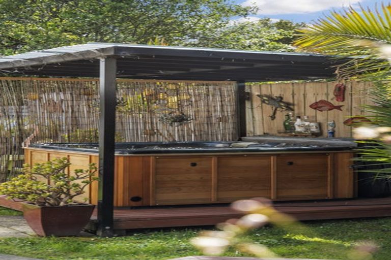 Photo of property in 2/38 Blacklock Avenue, Henderson, Auckland, 0612