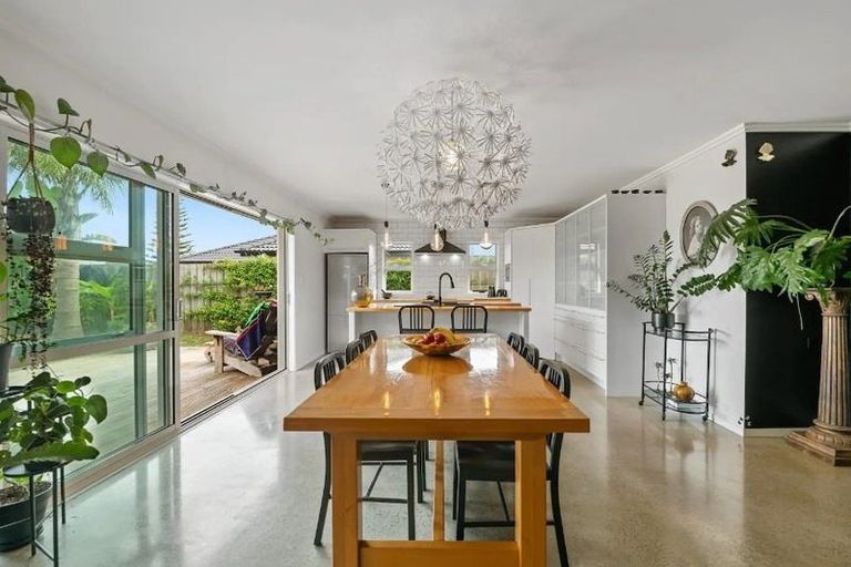 Photo of property in 1 Gibson Place, Papamoa Beach, Papamoa, 3118