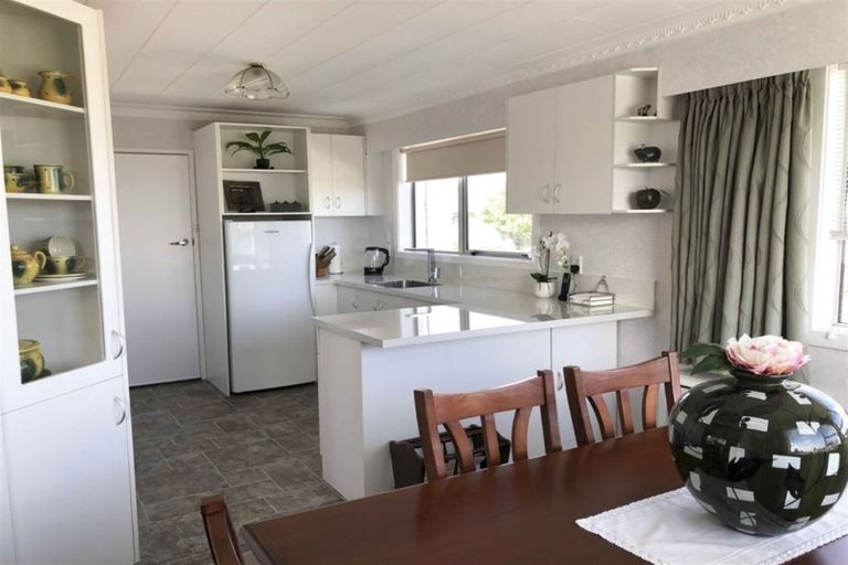 Photo of property in 32 Kildare Drive, Waikiwi, Invercargill, 9810