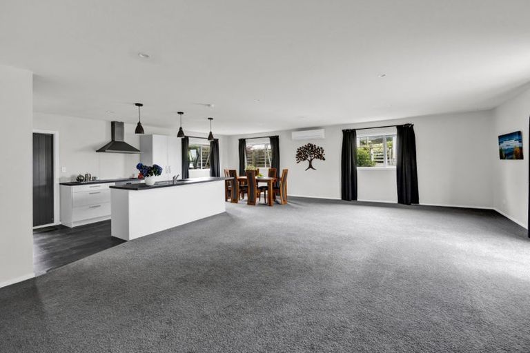Photo of property in 102 Seaview Road, Westown, New Plymouth, 4310