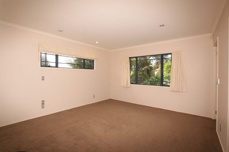 Photo of property in 7a Roberts Road, Glenfield, Auckland, 0629