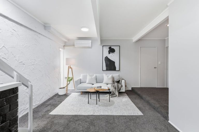 Photo of property in 2/12 Mahuta Grove, Northcote, Auckland, 0627