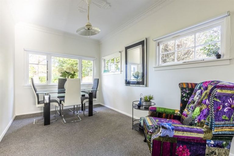 Photo of property in 43 Manapouri Crescent, Hokowhitu, Palmerston North, 4410