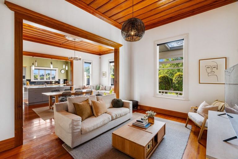 Photo of property in 6 Thompson Road, Bluff Hill, Napier, 4110