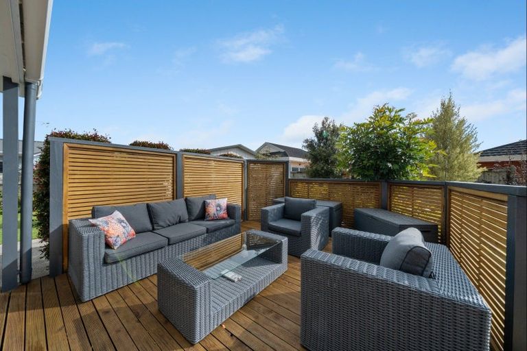 Photo of property in 33 Heta Road, Highlands Park, New Plymouth, 4312