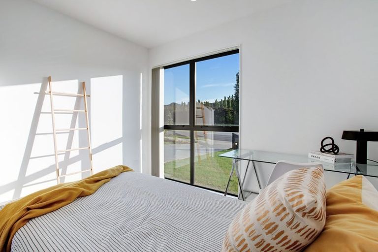 Photo of property in 1 Lamont Place, Waikanae, 5036