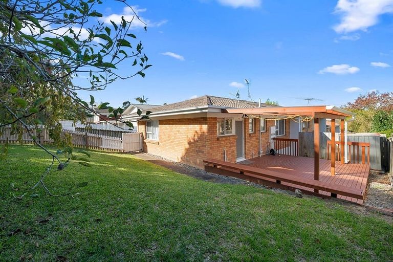 Photo of property in 1/112 Gossamer Drive, Pakuranga Heights, Auckland, 2010