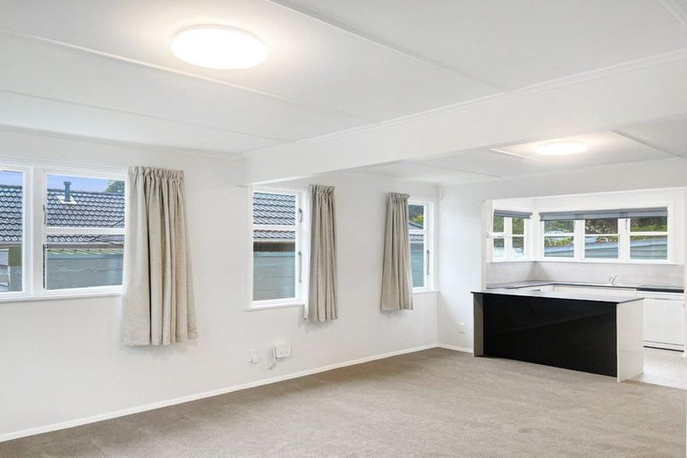 Photo of property in 31 Pinehaven Road, Pinehaven, Upper Hutt, 5019