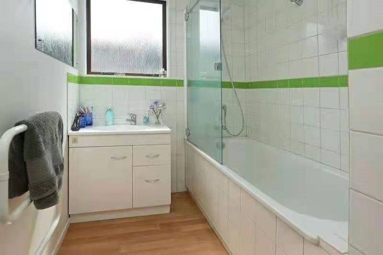 Photo of property in 20 Rehia Road, Massey, Auckland, 0614