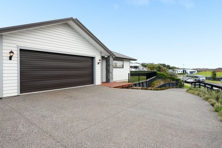 Photo of property in 2 Greystone Place, Omokoroa, 3114
