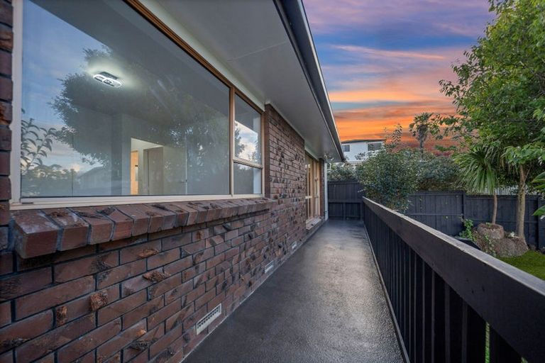 Photo of property in 2/4173a Great North Road, Glen Eden, Auckland, 0602