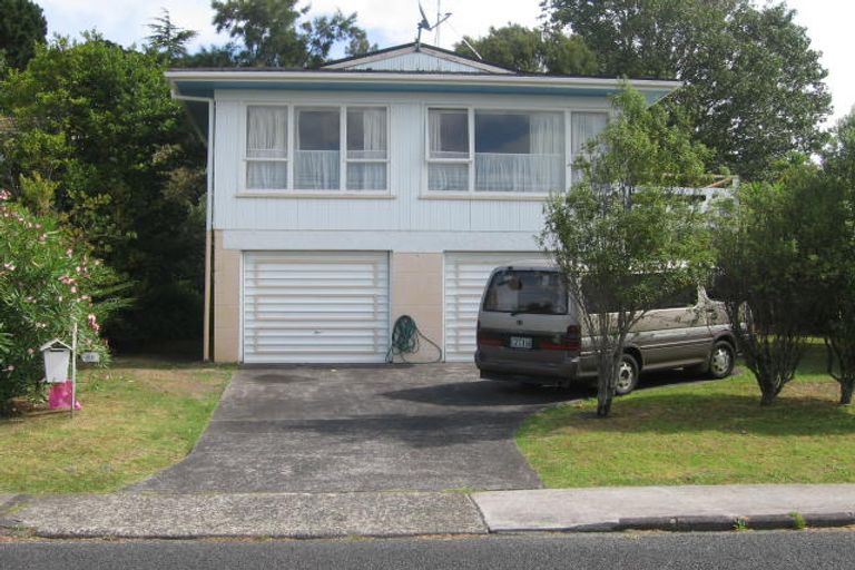 Photo of property in 1/38 Ayton Drive, Totara Vale, Auckland, 0629
