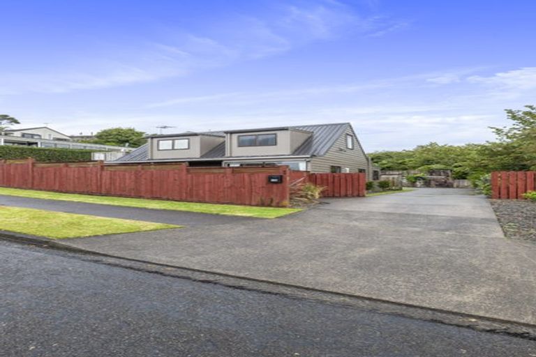 Photo of property in 92 Heta Road, Highlands Park, New Plymouth, 4312