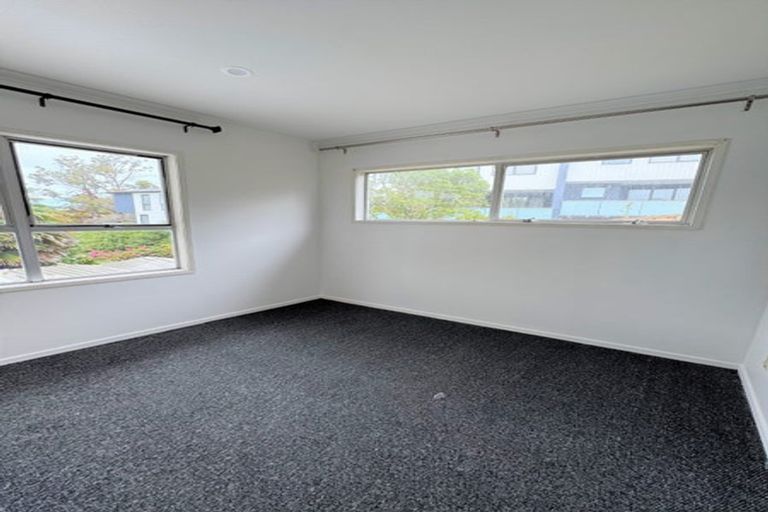 Photo of property in 4 Tawavale Crescent, Totara Vale, Auckland, 0629