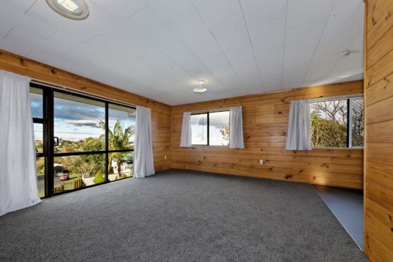Photo of property in 2/22 Elizabeth Drive, West Harbour, Auckland, 0618
