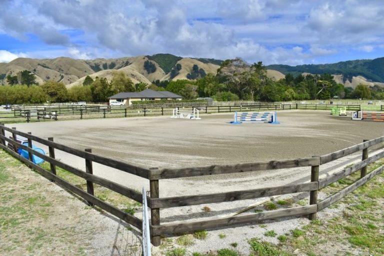 Photo of property in 126 Gear Road, Te Horo, Otaki, 5582