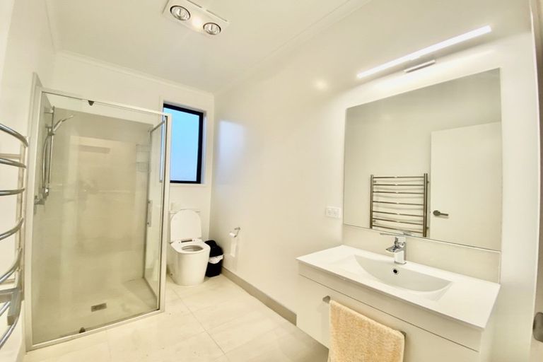 Photo of property in 12 Waituarua Drive, Takanini, 2112