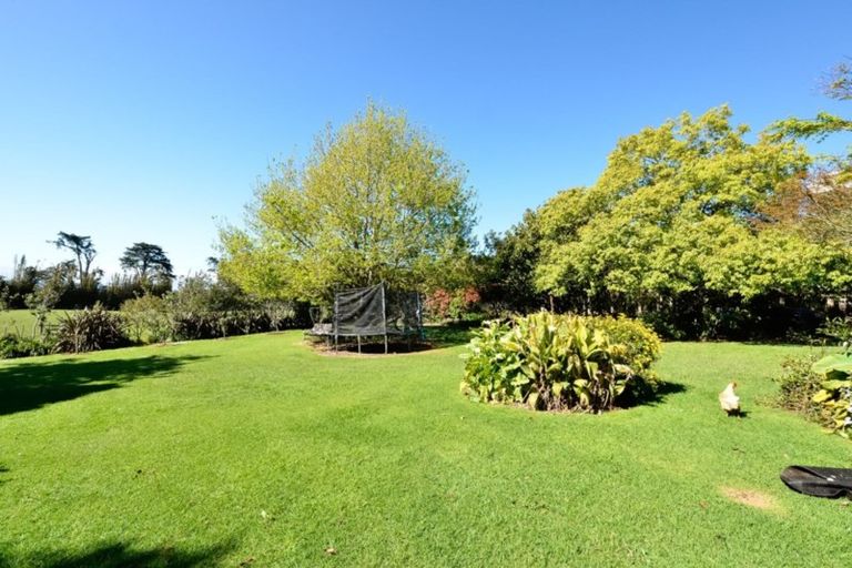 Photo of property in 450 Waitakere Road, Taupaki, Henderson, 0782