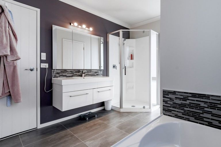 Photo of property in 2 Gane Place, Omokoroa, 3114