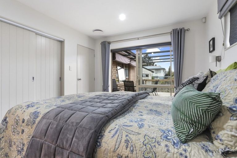 Photo of property in 48 Godley Road, Green Bay, Auckland, 0604