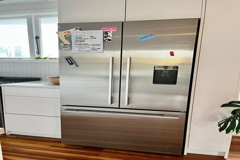 Photo of property in 35 Sullivan Avenue, Mangere Bridge, Auckland, 2022