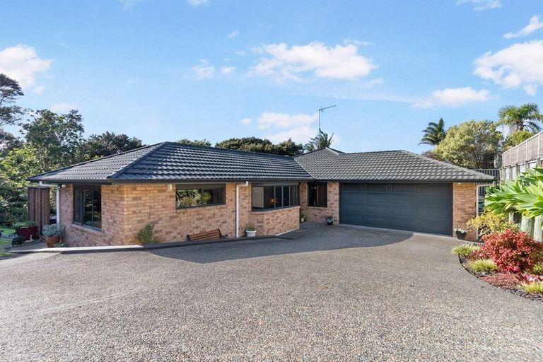Photo of property in 11 Grovenor Drive, Orewa, 0931