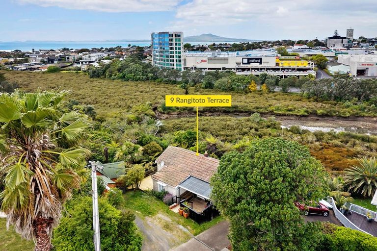 Photo of property in 9 Rangitoto Terrace, Milford, Auckland, 0620