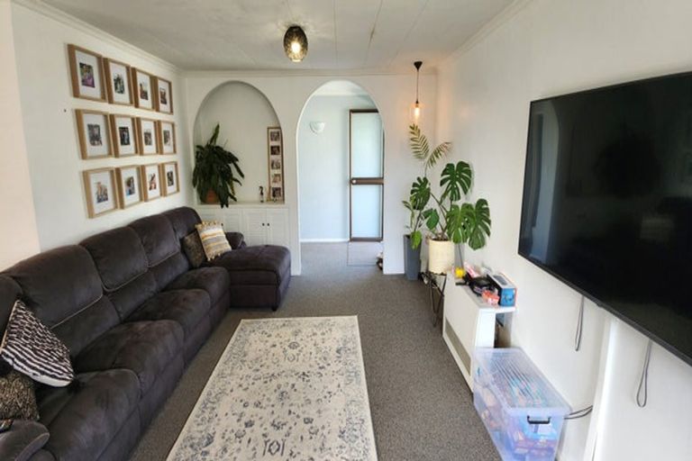 Photo of property in 10 Tawari Street, Inglewood, 4330