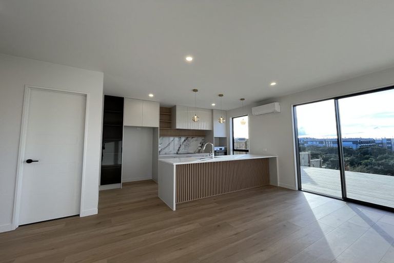 Photo of property in 23 Puihi Crescent, Massey, 0614