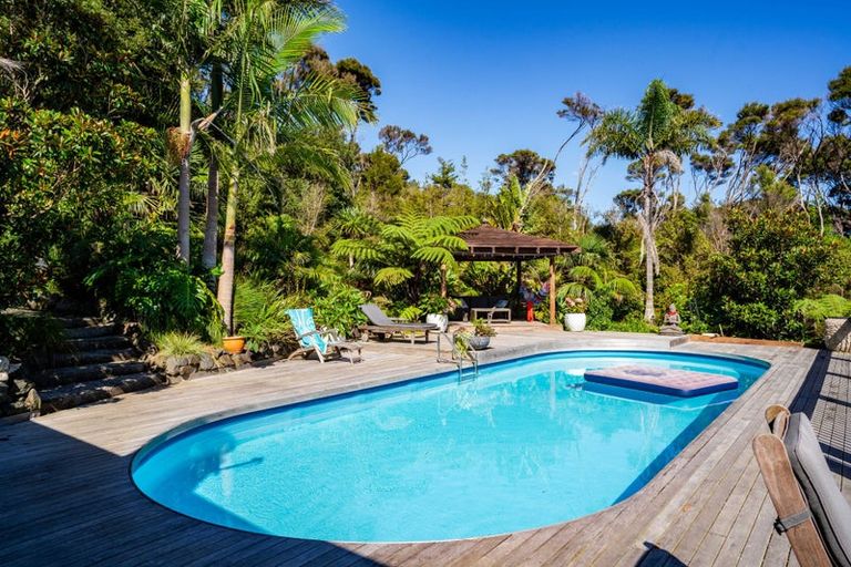 Photo of property in 562 Ocean View Road, Te Arai, Wellsford, 0975