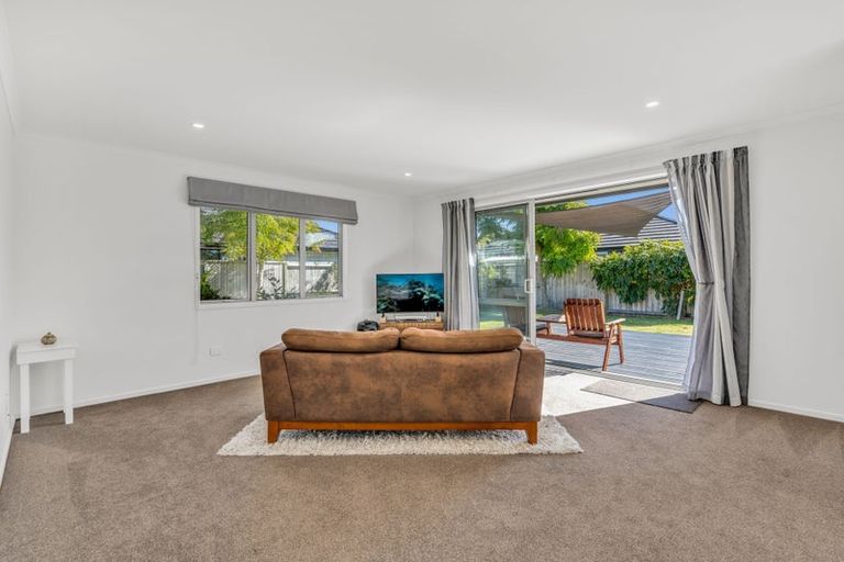Photo of property in 11 Kaurinui Crescent, One Tree Point, 0118