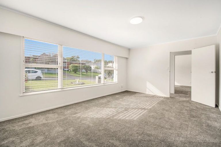 Photo of property in 2/16 Northumberland Avenue, Belmont, Auckland, 0622
