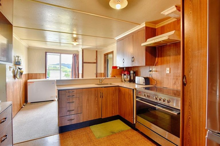 Photo of property in 16 Tokanui Haldane Road, Tokanui, 9884