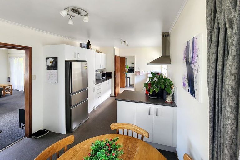 Photo of property in 1/5 Kerria Place, Sunnynook, Auckland, 0620