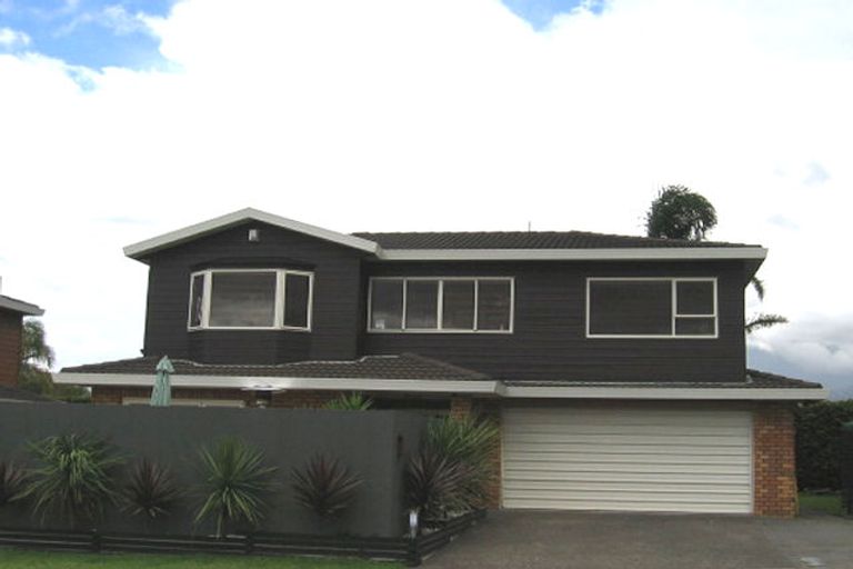 Photo of property in 1a Bernleigh Terrace, West Harbour, Auckland, 0618