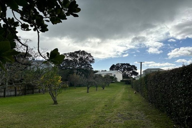 Photo of property in 65 Howard Road, Orere Point, Papakura, 2585