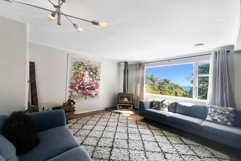 Photo of property in 5 Richmond Road, Mahina Bay, Lower Hutt, 5013