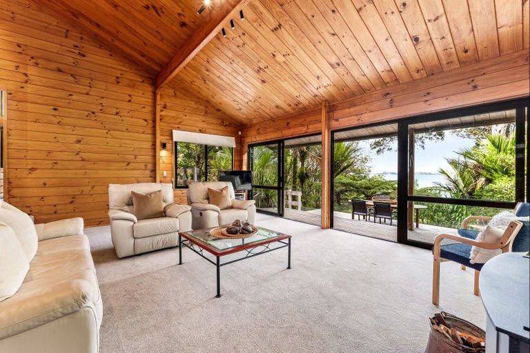 Photo of property in 16 Clinton Road, Tawharanui Peninsula, Matakana, 0986