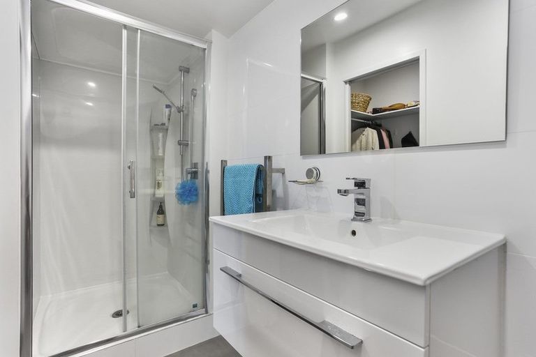 Photo of property in 117 Oreil Avenue, West Harbour, Auckland, 0618