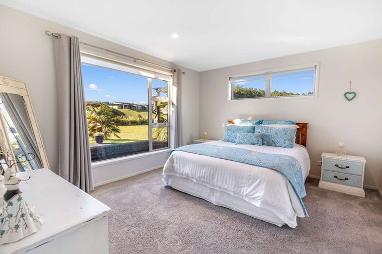 Photo of property in 76 Waitarere Rise Avenue, Waitarere, Levin, 5510