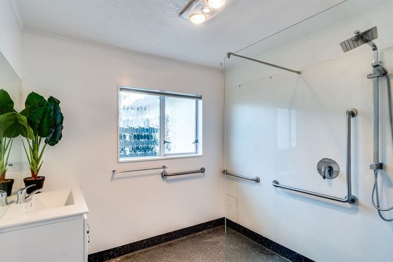 Photo of property in 21 Whiting Crescent, Greenmeadows, Napier, 4112