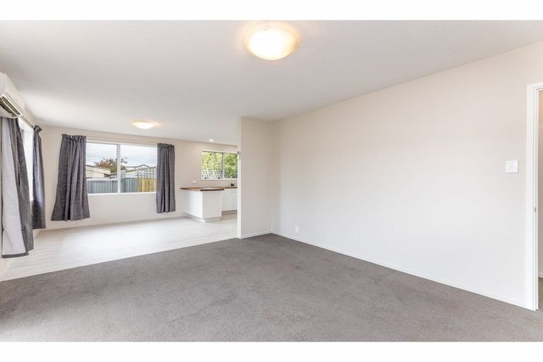 Photo of property in 2/126a Inwoods Close, Parklands, Christchurch, 8083