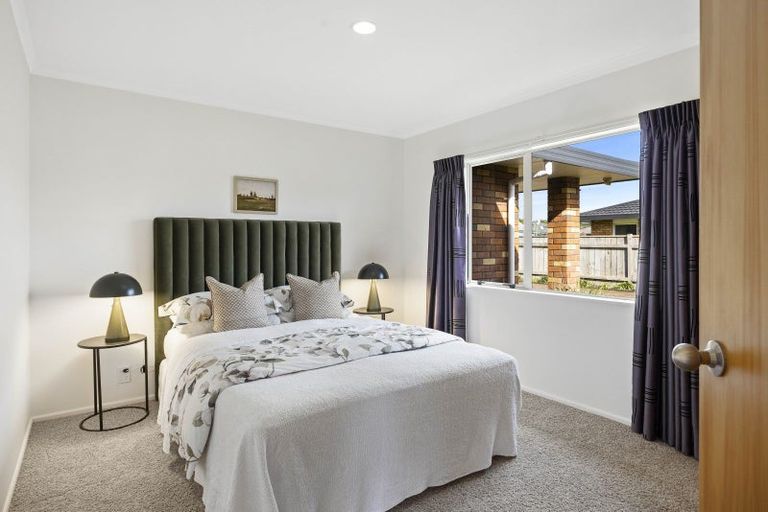 Photo of property in 17d Kinross Drive, Merrilands, New Plymouth, 4312