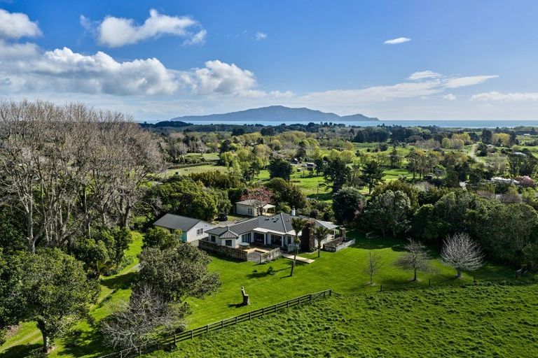 Photo of property in 3 Hadfield Road, Peka Peka, Waikanae, 5391
